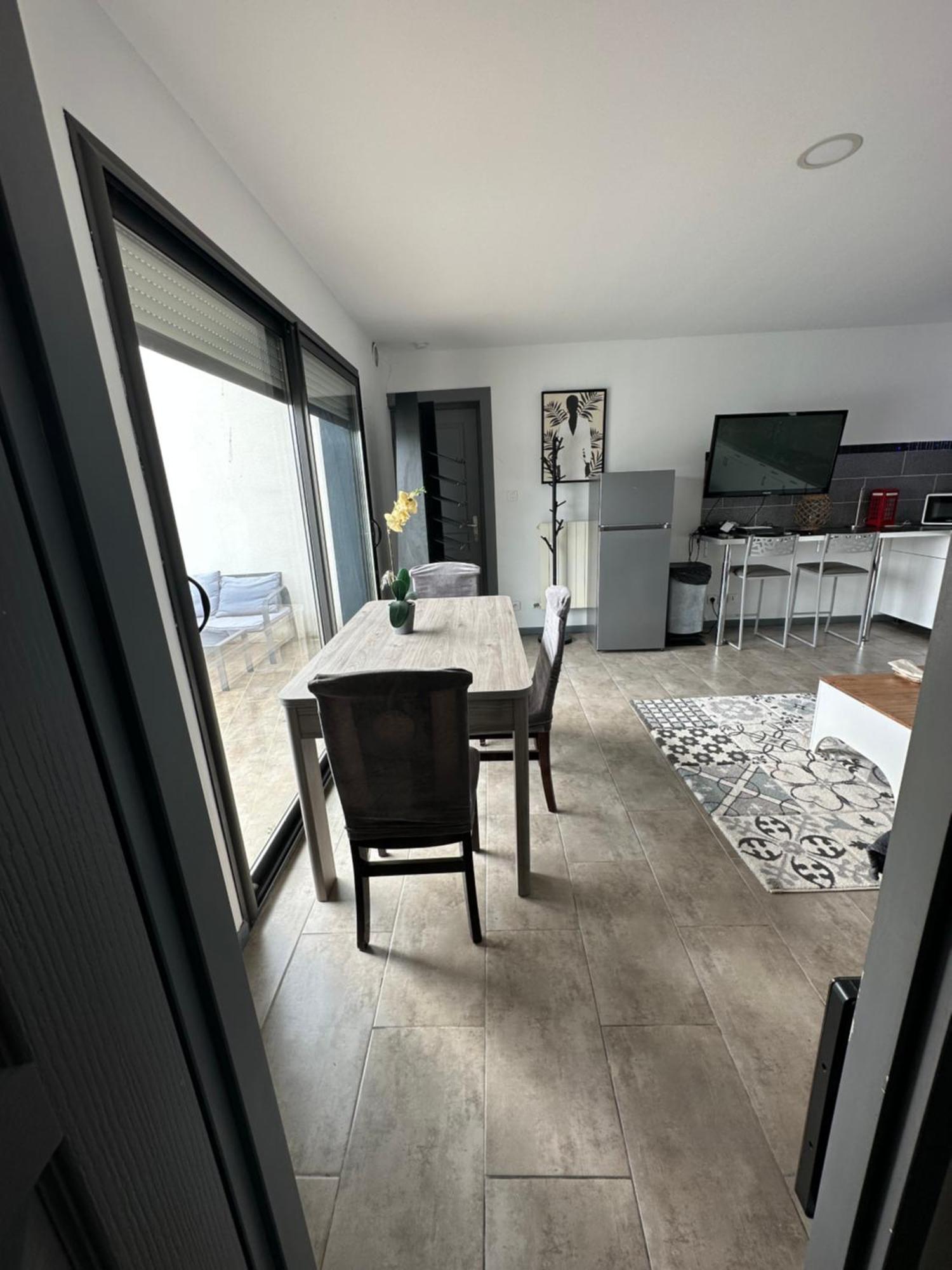 Superbe Appartement Avec Piscine Et Spa Privatif Villeneuve-les-Beziers Exterior photo